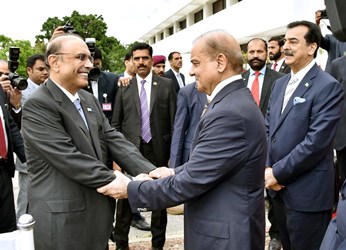 APP52-180424President-Islamabad